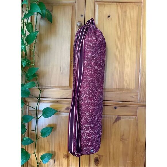 lululemon athletica Handbags - Lululemon Yoga Mat Bag Burgundy Print Mesh Zip Carrier